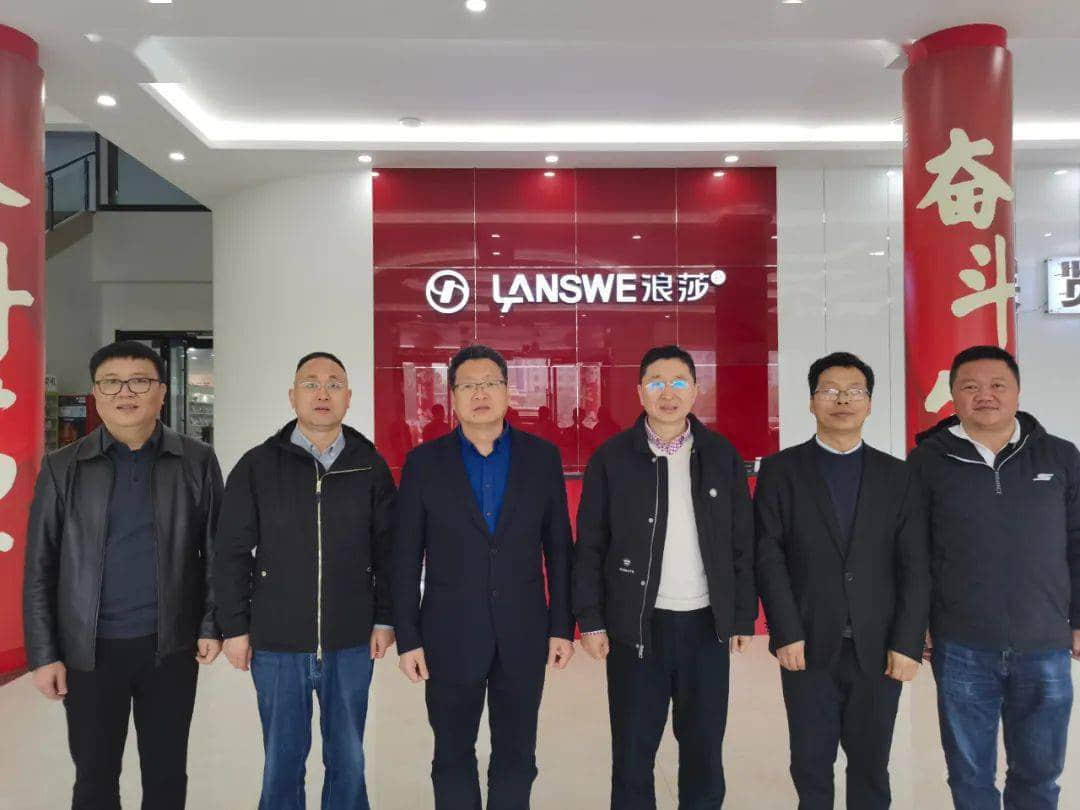 金华市政协副主席、民建市委会主委杨坚明一行赴义乌开展“三服务”活动