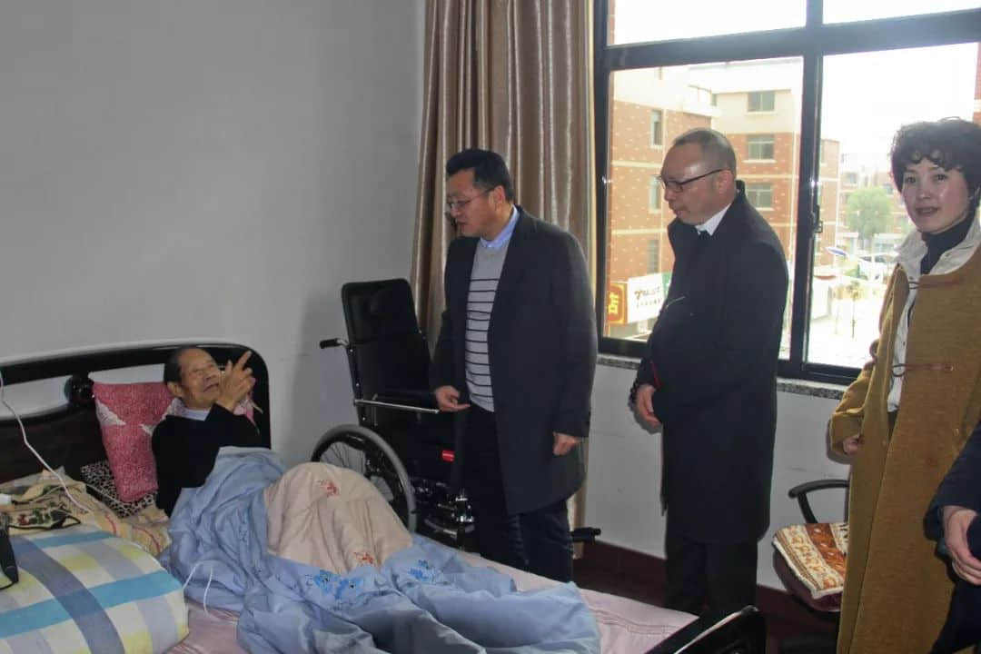 省民建青企委来金开展会内关爱活动