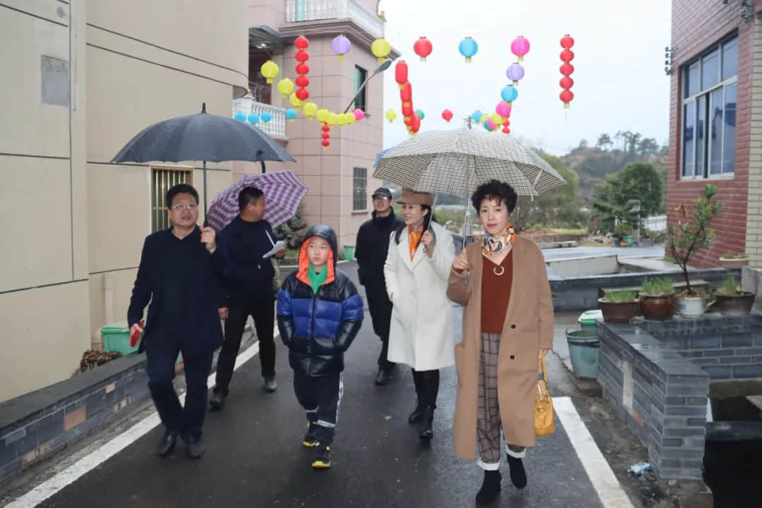 民建金华市委会在东叶村开展冬日送暖慰问活动