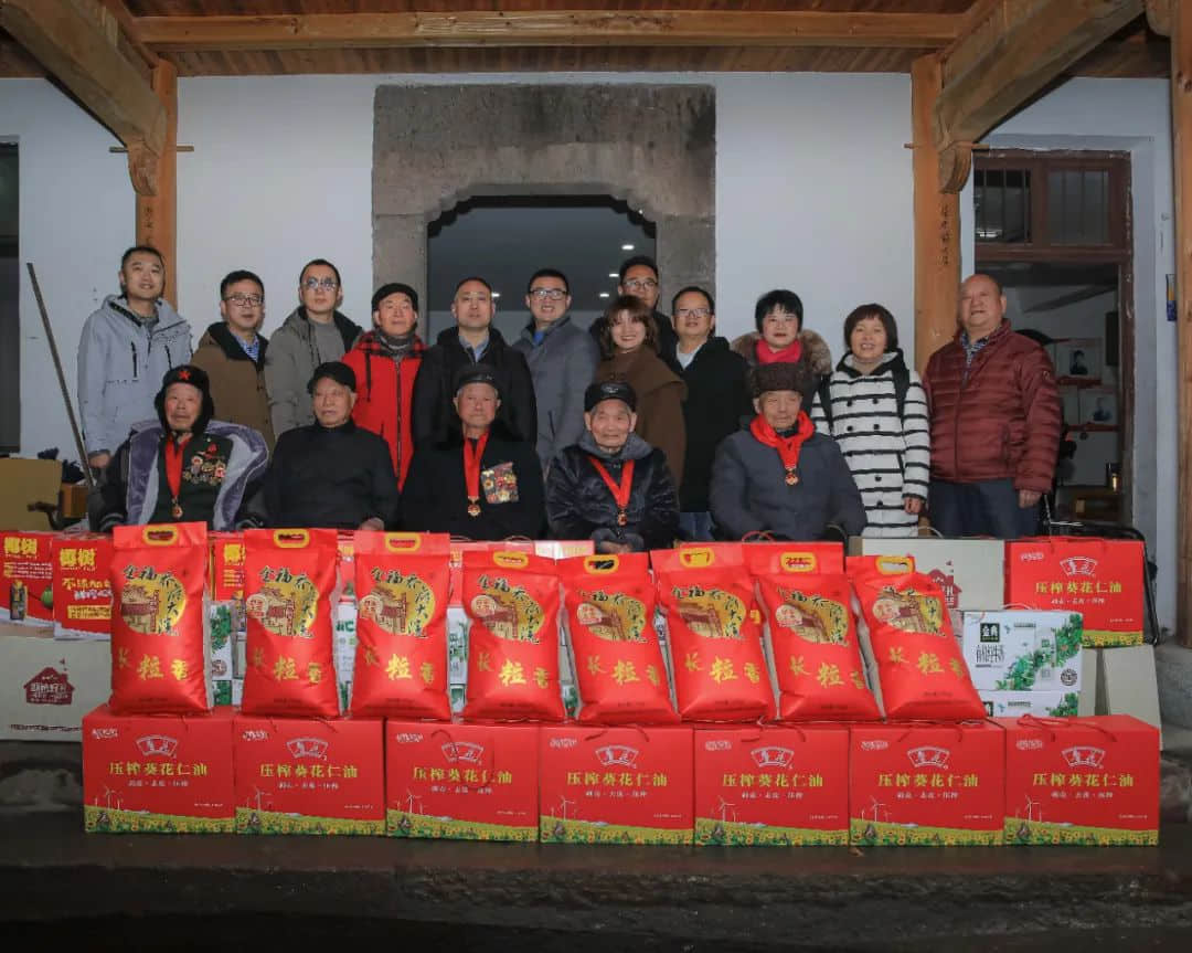 义乌民建代表看望前洪村抗战老兵