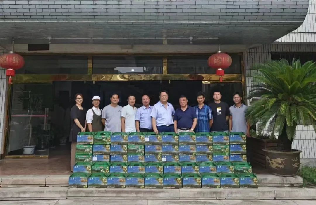 民建义乌市基层委开展“爱心助农”活动