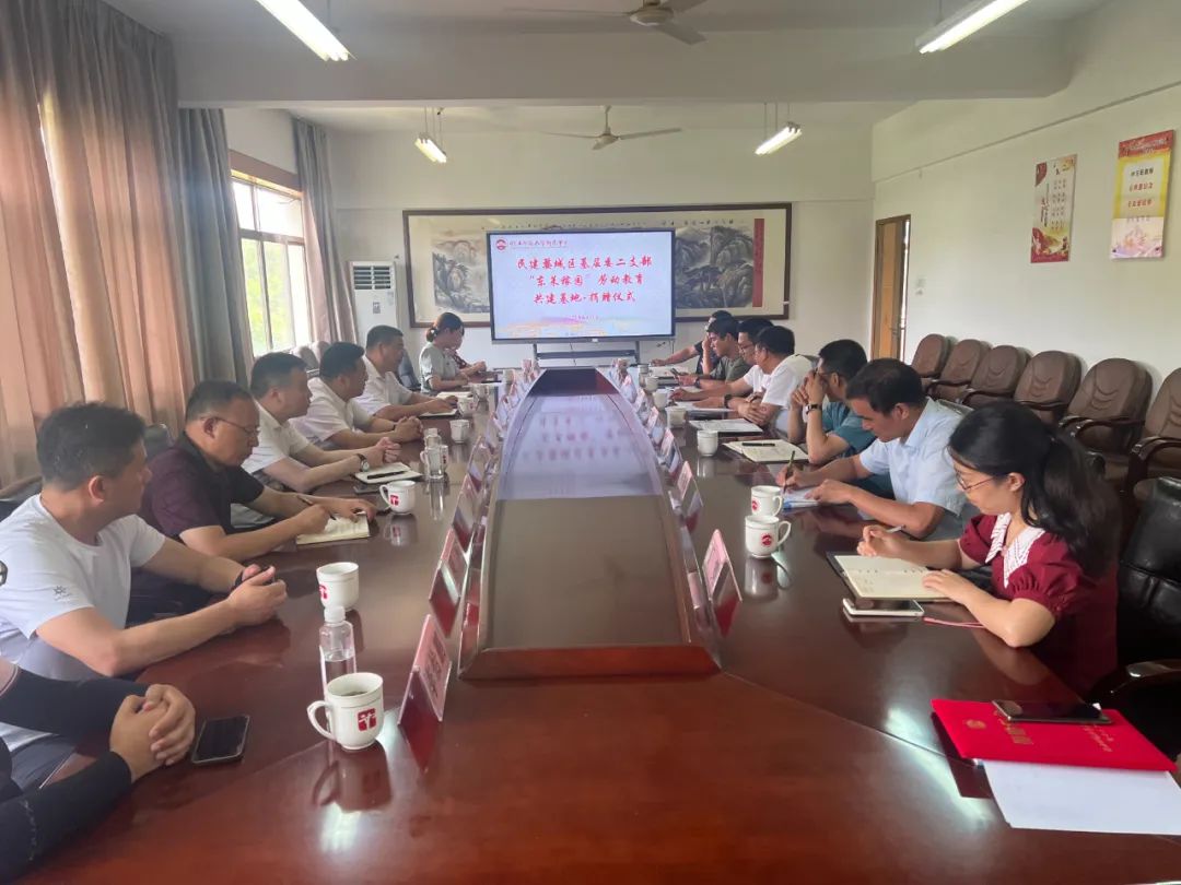 民建婺城区基层委二支部前往浙师大附属中学举行劳动教育共建基地捐赠仪式