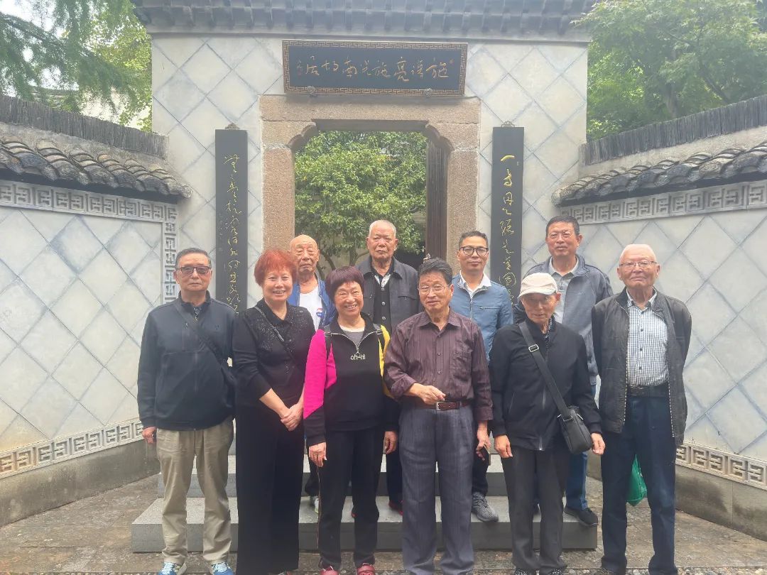 民建市委会组织老会员开展重阳节活动