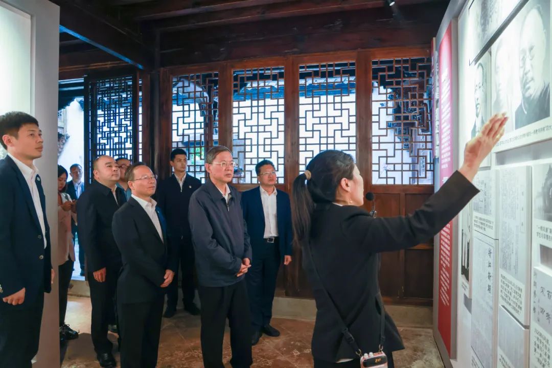 【专题报道】郝明金参观施复亮故居