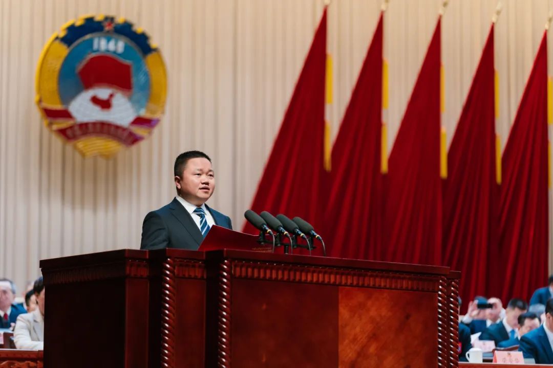 【聚焦两会·民建声音】大会发言：国际贸易枢纽就要“大进大出”