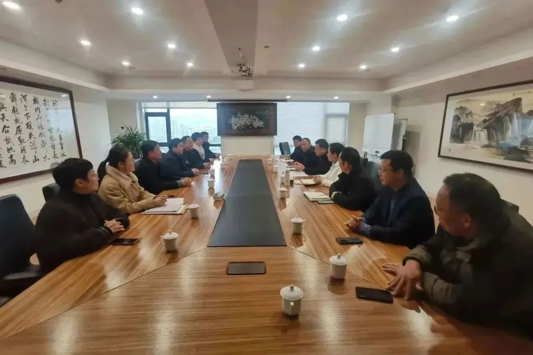 民建开发区基层委进行届中调整，郑梁梁当选为主任委员