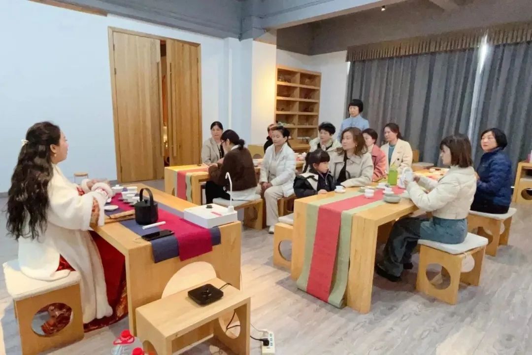 品茶香幽远 绽巾帼芳华丨义乌民建举办庆“三八”茶艺活动