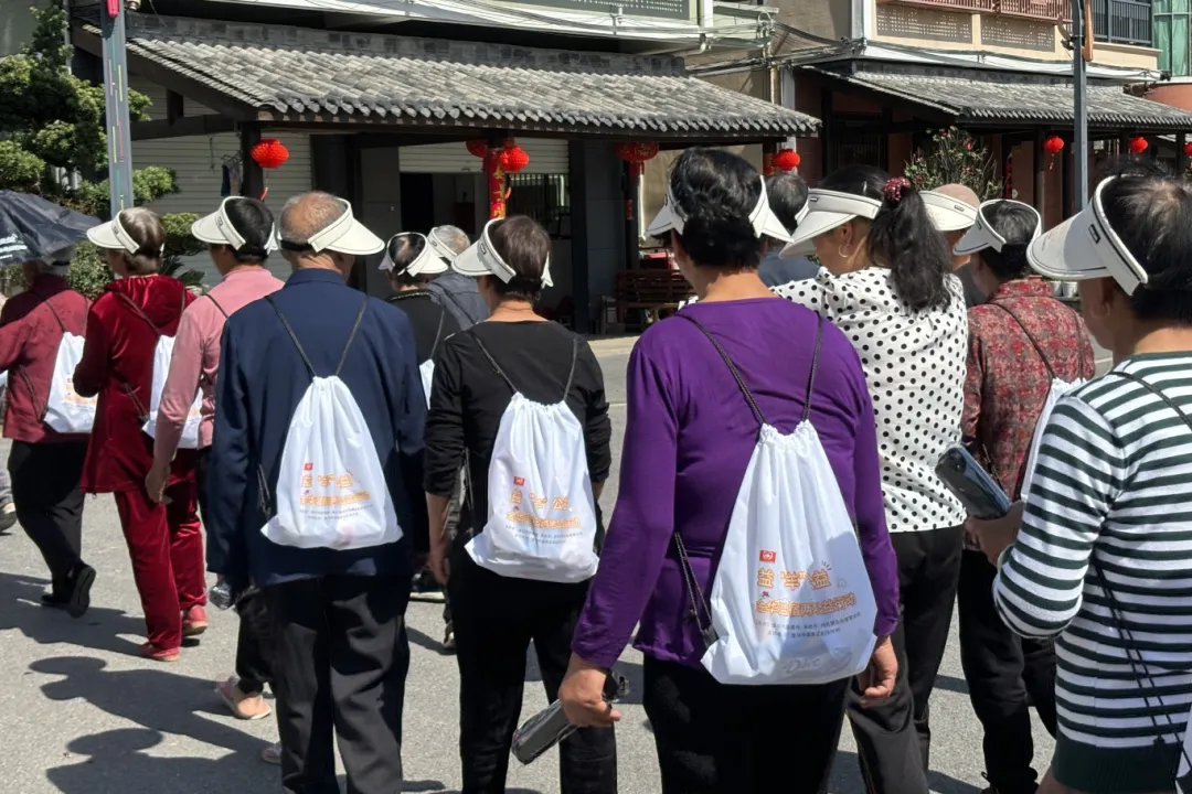 上春山！益“羊”公益——金华温宿两地公益行动在东叶村开展老年人春日主题系列活动