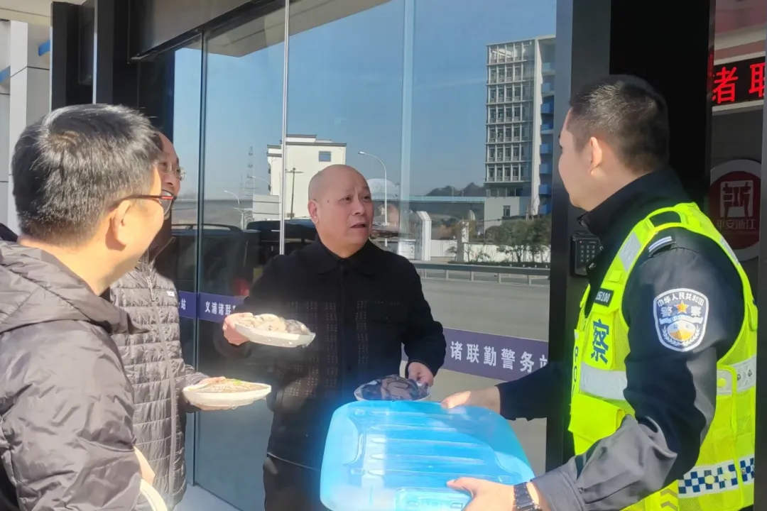 二十一年坚守，“昌哥”温暖春运路