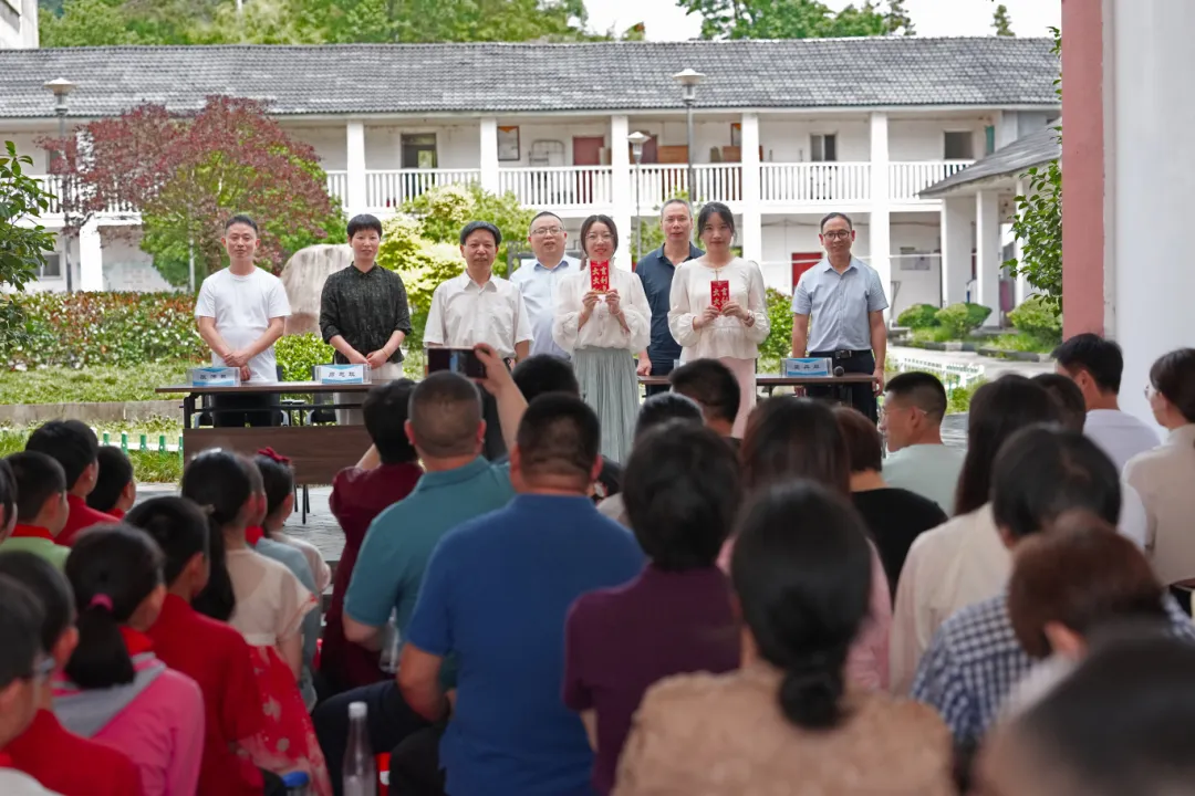 民建市直磐安支部开展“新心相印 爱润玉峰”公益活动