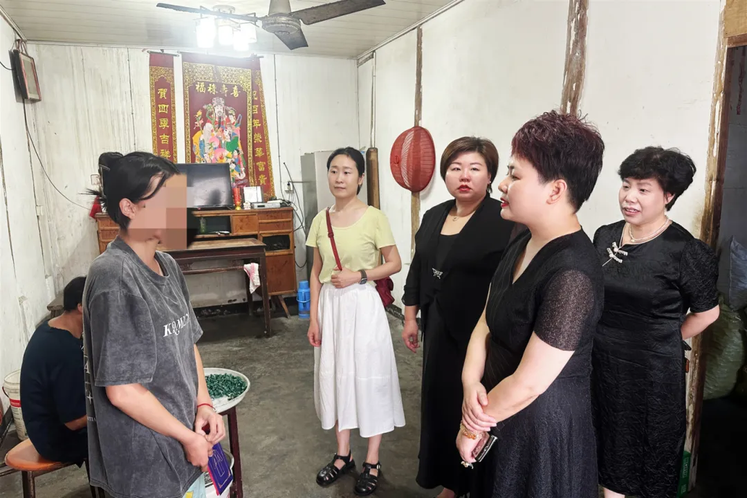 民建市直二支部开展“爱心妈妈”关爱留守儿童活动